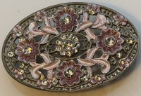 Auktion 371<br>gr. vintage Modeschmuck G&uuml;rtelschnalle, Metall tw. emailliert und besetzt mit klaren Steinen, 9x6 cm