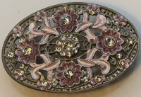 Auktion 371 / Los 1011 <br>gr. vintage Modeschmuck G&uuml;rtelschnalle, Metall tw. emailliert und besetzt mit klaren Steinen, 9x6 cm