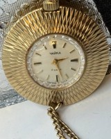 Auktion 371 / Los 2019 <br>russische mechan. Damen-Umh&auml;ngeuhr, 17 Steine, an langer Kette, Double, Werk l&auml;uft, D-3 cm