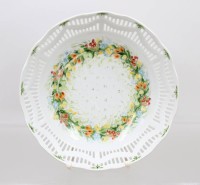 Auktion 371 / Los 8038 <br>Korbschale, handbemalt, ca. H-6cm D-22,5cm
