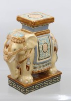 Auktion 371 / Los 9014 <br>kl.  vintage Blumenhocker in Form eines Elefanten, 1x an Ecke Chip, ca. H-24cm B-22cm