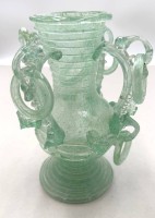 Auktion 371 / Los 10016 <br>Kunstglas, wohl Replik einer r&ouml;mischen Vase mit angeh&auml;ngten Ringen, 2x lose anbei, H-19 cm, Handarbeit,