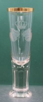 Auktion 371 / Los 10021 <br>hohes Wappenglas um 1900, Adelswappen/Stundetica?, ca. H-28,3cm