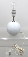 Auktion 371<br>Tischlampe der Serie Deauville von Royal Copenhagen, Reliefdekor,  wohl Entw. Annegrete Halling-Koch, ca. H-24cm