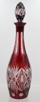 Auktion 371<br>hohe Karaffe, rot &uuml;berfangen, St&ouml;psel bestossen, ca. H-42cm