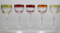 Auktion 371 / Los 10028 <br>6x Weingl&auml;ser, &Uuml;berfangglas, 1x mit Chip, ca. H-19,5cm u. 5x 18cm