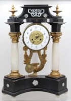 Auktion 371<br>sch&ouml;ne Portaluhr, wohl Wien, 18./19. Jhd., Werk l&auml;uft, Schlag defekt, an Lyra kl. Besch&auml;digung, Altersspuren, Glas lose anbei, ca. H-45cm B-34cm T-13,5cm