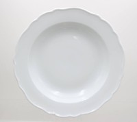 Auktion 371<br>gr. runde Schale, Meissen, Schwertermarke, Wei&szlig;porzellan, ein Schleifstrich, ca. H-5,5cm D-31cm