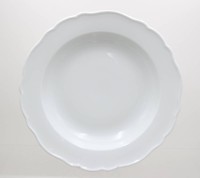 Auktion 374<br>gr. runde Schale, Meissen, Schwertermarke, Wei&szlig;porzellan, ein Schleifstrich, ca. H-5,5cm D-31cm