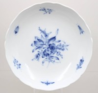 Auktion 371<br>Schale, Meissen, Schwertermarke, Aquatinta, 2 Schleifstriche, ca. H-5,4cm D-25cm