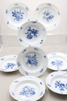Auktion 371<br>9x  tiefe Teller, Meissen, Schwertermarke, &bdquo;Blaue Blume&ldquo;, je 2 Schleifstriche, 3x besch&auml;digt,  &auml;lter, je ca. H-4,5cm D-24cm