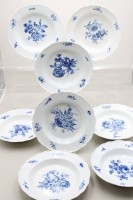 Auktion 371<br>9x  tiefe Teller, Meissen, Schwertermarke, &bdquo;Blaue Blume&ldquo;, je 2 Schleifstriche, 3x besch&auml;digt,  &auml;lter, je ca. H-4,5cm D-24cm