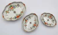 Auktion 371<br>3tlg. Schalenset, Meissen, Schwertermarke, ind. Blumen, 1. Wahl, ca. B-10,5 bis 15,5cm