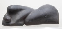 Auktion 371<br>Anne-Gret Winkler (1944 - 2018) , moderne Skulptur, braunes Steinzeug, ca. H-14cm L-37cm
