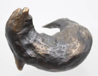 Auktion 371<br>moderne Vollbronze, Robbe, monogrammiert "C.M.", 4,7 KG, ca. L-11,5cm B-18cm