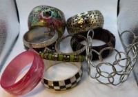 Auktion 371 / Los 1040 <br>9x div. Armreife, div. Materialien, alles Modeschmuck