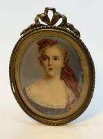 Auktion 371 / Los 4017 <br>Miniaturportrait einer jungen Frau in Silberrahmen, Tischst&auml;nder bzw. Nadel, 6x4,2 cm