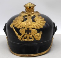 Auktion 371 / Los 7010 <br>preuss. Pickelhaube, Spitze fehlt, Gebrauchsspuren