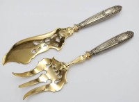 Auktion 371 / Los 11037 <br>sch&ouml;nes Fischvorlegebesteck, 19. Jhd. Silbergriffe, sehr guter Zustand, ca. L-27,5cm