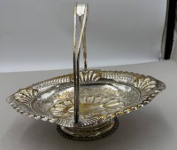 Auktion 371 / Los 11039 <br>Gr&uuml;nderzeit-Henkelschale, Messing plated, stark berieben, H-8 cm, 30x23 cm