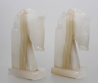 Auktion 371<br>Paar Onyx-Buchst&uuml;tzen, 1x an M&auml;hne bestossen, ca. H-20cm