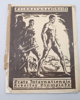 Auktion 371<br>Erinnerungsschrift zur ersten Internationalen Arbeiter-Olympiade in Frankfurt am Main, 24. bis 28. Juli 1925, Alters-u. Gebrauchsspuren