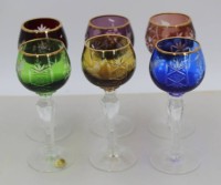 Auktion 371<br>6 S&uuml;sswein- bzw. Lik&ouml;rgl&auml;ser, Buntglas, Polen, H-14 cm