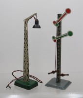 Auktion 371 / Los 12003 <br>Bahnlampe und Signal, 1x Kibri gemarkt, ca. H-26cm