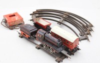 Auktion 371 / Los 12004 <br>Blech-Eisenbahn,  HWN, 40er/50er Jahre, Tenderlok, 2 Waggons, Schienen und Trafo?, Altersspuren, Funktionen nicht gepr&uuml;ft