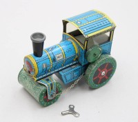 Auktion 371 / Los 12005 <br>Stra&szlig;enwalze aus Blech von Kovap,  gute Erhaltung, Werk l&auml;uft, ca. H-13,5cm