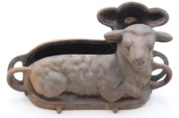 Auktion 371<br>gr. antike Osterlamm-Backform aus Gusseisen, um 1900, ca. 20,5cm B-34cm