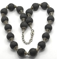 Auktion 371<br>schwarze Lava Perlensteinkette mit versilb. Zwischengliedern, L-ca. 50 cm, ca. 132 gr