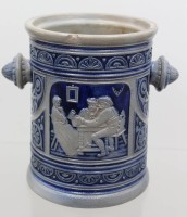 Auktion 371 / Los 9025 <br>Tabakstopf, &auml;lter, Gasthaus u. Stubenszene, Deckel fehlt, oberer Rand bestossen, ca. H-18,5cm