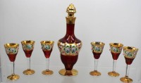 Auktion 371 / Los 10043 <br>Lik&ouml;rset, wohl Italien, "Tre Fuochi"-Stil, Emaillemalerei, Karaffe mit 6 Gl&auml;sern, H-28cm u. 12,5cm