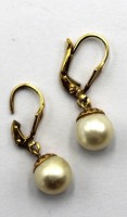 Auktion 371<br>Paar Perlohrh&auml;nger, Muschelkernperlen, 333er GG, 1x B&uuml;gel besch&auml;digt, zus. ca. 1,5gr., L-2,5cm