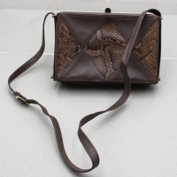 Auktion 371 / Los 13007 <br>Damenhandtasche, braunes Leder /Reptilienleder, &auml;lter, gute Erhaltung, ca. 15 x 22cm