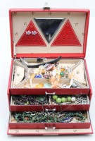 Auktion 371<br>Schmuckkoffer mit div. Modeschmuck, u.a. auch etwas Silber, ca. H-13,5cm B-24cm T-15,5cm