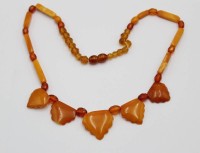 Auktion 371<br>Bernstein-Collier, &auml;lter, 13,6gr., 1x besch&auml;digt, L-40cm