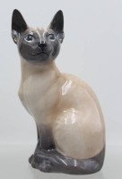 Auktion 371<br>sitzende Siam-Katze, Royal Copenhagen, D&auml;nemark, Entw. Theodor Madsen, Modellnr. 3281, H-19cm, 2 Schleifstriche