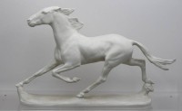 Auktion 371<br>Pferde im Trab, Entw. Albert Hinrich Hussmann (1874-1946), Rosenthal Classic Rose, Wei&szlig;porzellan, ca. H-27,5cm L-47,5cm
