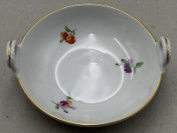 Auktion 371<br>kl. Henkelschale "KPM" Berlin, Streubl&uuml;mchen, D-13,5 cm