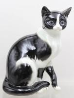 Auktion 371 / Los 9049 <br>Goebel Katzenfigur, Unterglasurfarben, ca. H-27cm