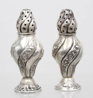 Auktion 371 / Los 11046 <br>Streuerpaar, 830er Silber, &auml;lter,  zus. 83,5gr., Alters-u. Gebrauchsspuren, ca. H-