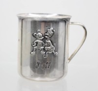 Auktion 371 / Los 11054 <br>Wilkens Kindertasse mitMicky Maus und Donald Duck, versilbert, Namensgravur "Rolf", ca. H-6,5cm