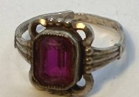 Auktion 371<br>antiker Silberring-835-, roter Stein, Ringschiene offen und verbeult, Tragespuren, 1,66 gr