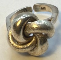 Auktion 371<br>Silber-925- Knotenring, offene Ringschiene, 6,48 gr