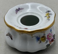 Auktion 371<br>Kerzenhalter "Meissen" Blumen, Insekten und Goldstaffage, H-4 cm, D-7 cm