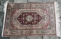 Auktion 371<br>Seiden-Teppich, 77x131 cm