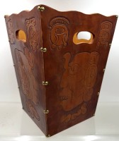 Auktion 371<br>Papierkorb, Holz mit Lederbeschlag und mit Maya--Motiven, guter Zustand, H-34 cm, 25x25 cm