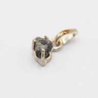 Auktion 371<br>925er Silberanh&auml;nger mit Rohdiamant,  ca. 0,7gr., L-1,5cm